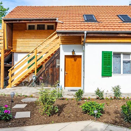 Gemuetliche Wohnung Mit Terasse Und Feuerstelle Lengnau  Kültér fotó